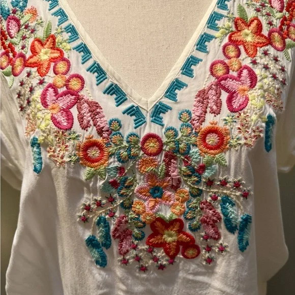 Solitaire White Blouse with Colorful Embroidery, S-M - Picture 2 of 5
